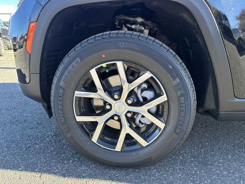 New 2025 Jeep Grand Cherokee Limited image 17