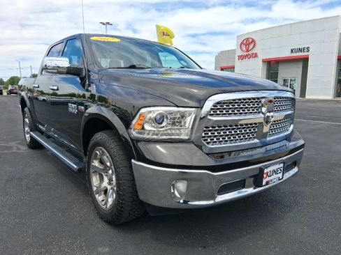 Used 2017 RAM 1500 Laramie w/ Convenience Group AWD/4WD image 4