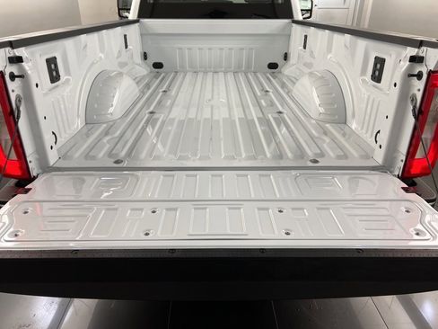 New 2026 Ford F250 XL w/ XL Chrome Package image 25