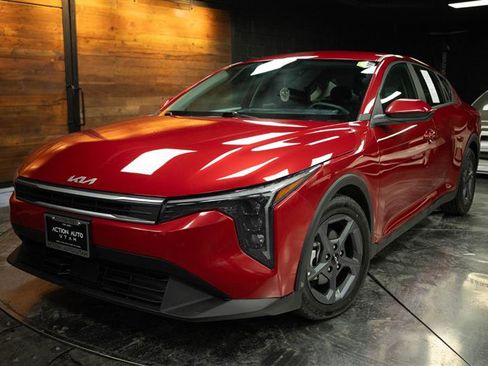 Used 2025 Kia K4 LXS image 2