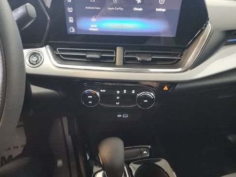 Used 2024 Chevrolet Trax LT FWD image 22