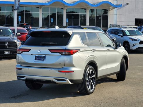 Used 2024 Mitsubishi Outlander SE image 5