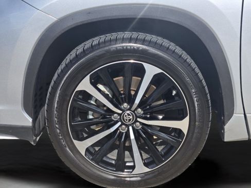 Used 2021 Toyota Highlander XSE FWD image 27