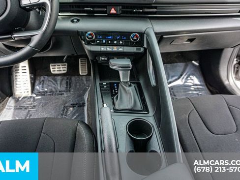Used 2025 Hyundai Elantra Sport image 39