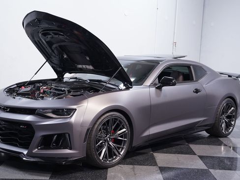 Used 2018 Chevrolet Camaro ZL1 image 26