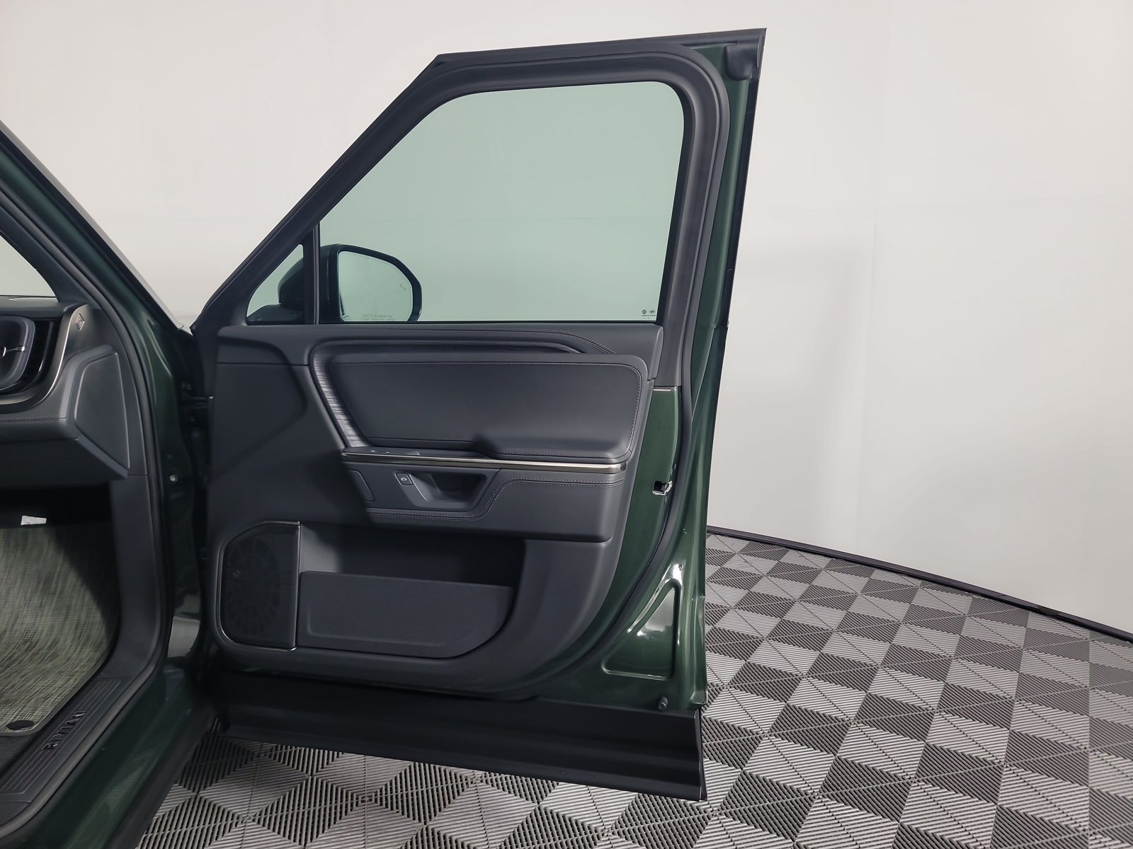 Used 2025 Rivian R1T Adventure Dual AWD/4WD image 18