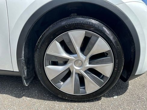 Used 2023 Tesla Model Y Long Range image 13