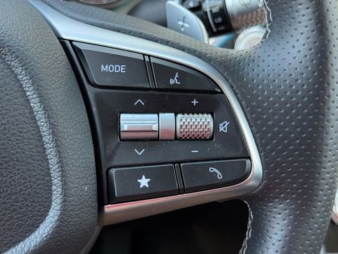 Used 2025 Genesis G70 2.5T image 27