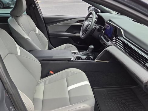 Used 2025 Toyota Camry SE FWD image 15