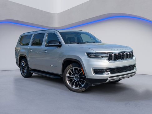 Used 2024 Jeep Wagoneer L Series II w/ Premium Group I image 2