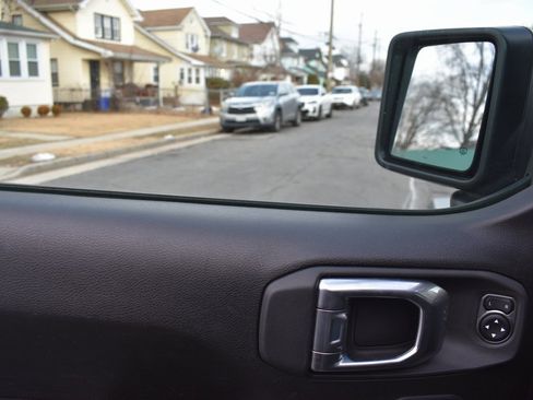 Used 2023 Jeep Wrangler Willys image 13