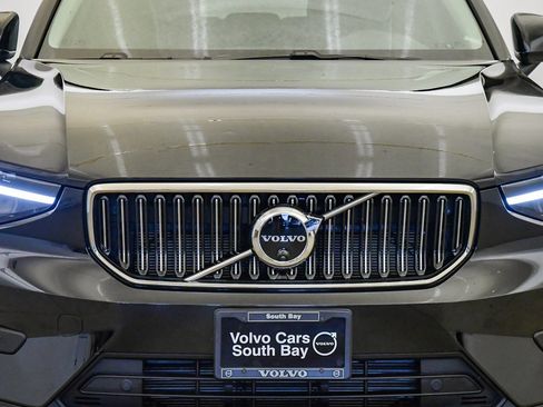 Certified 2025 Volvo XC40 B5 Ultra w/ Climate Package image 8