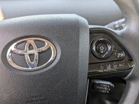 Used 2022 Toyota Prius LE image 31