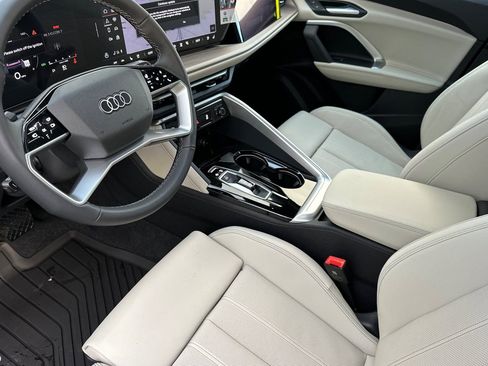 New 2025 Audi Q5 Prestige image 9