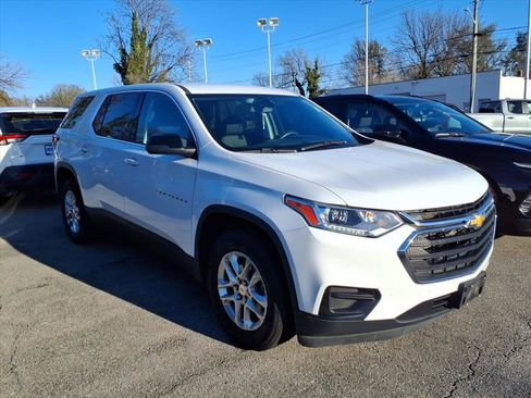 Used 2021 Chevrolet Traverse LS image 1