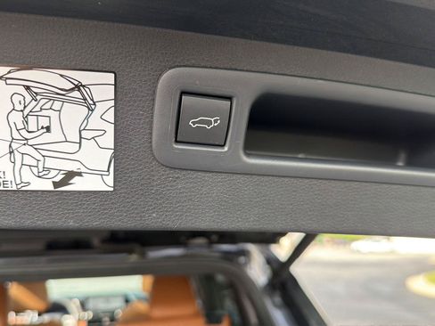Used 2024 Toyota Highlander Platinum FWD image 35