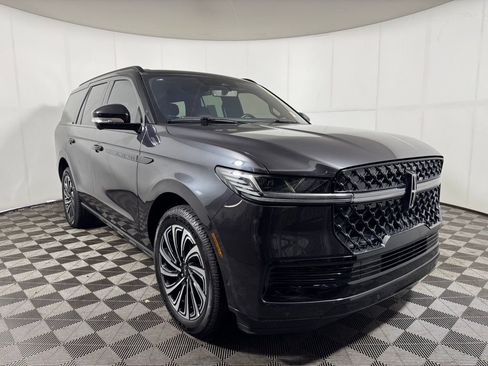 Certified 2025 Lincoln Navigator Black Label AWD/4WD image 7