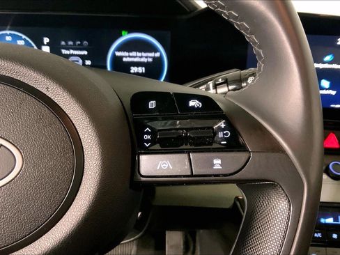 Used 2025 Hyundai Elantra Limited image 19