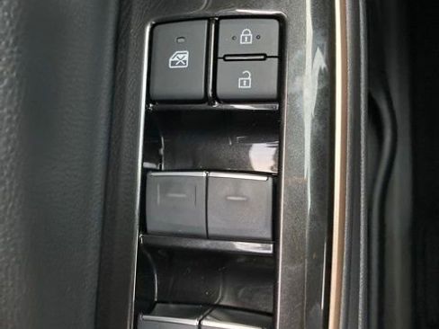 New 2025 Toyota Crown Signia image 43