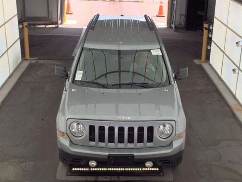 Used 2015 Jeep Patriot Latitude AWD/4WD image 2