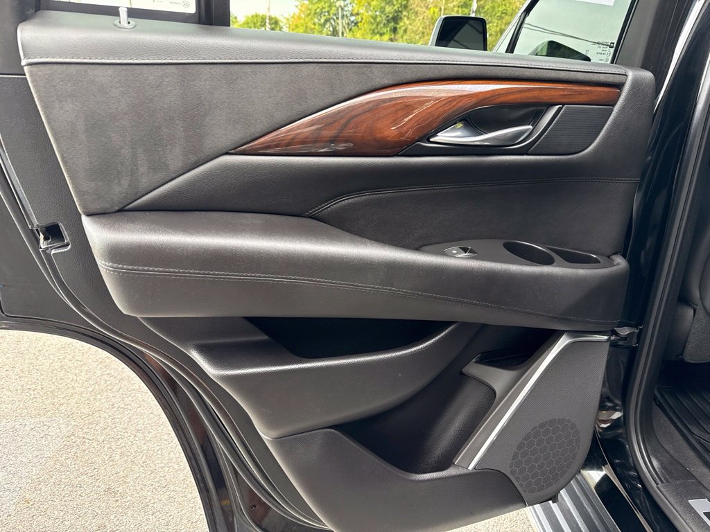 Used 2018 Cadillac Escalade Luxury AWD/4WD image 26