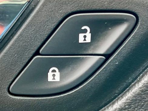 Used 2023 GMC Acadia SLT image 25