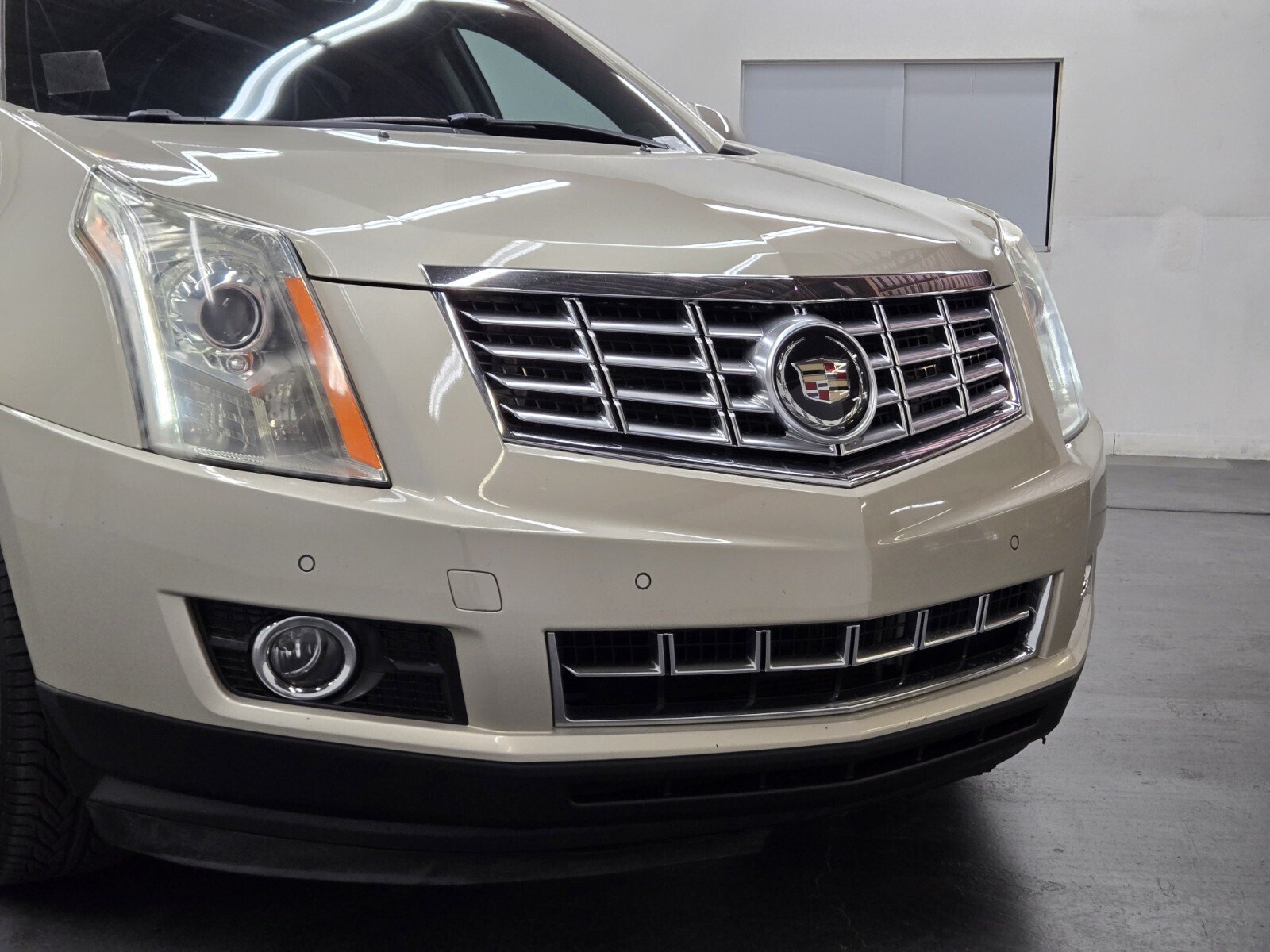 Used 2015 Cadillac SRX Premium w/ Driver Assist Package FWD image 4