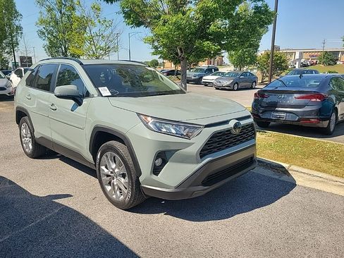 Used 2019 Toyota RAV4 XLE Premium FWD image 2