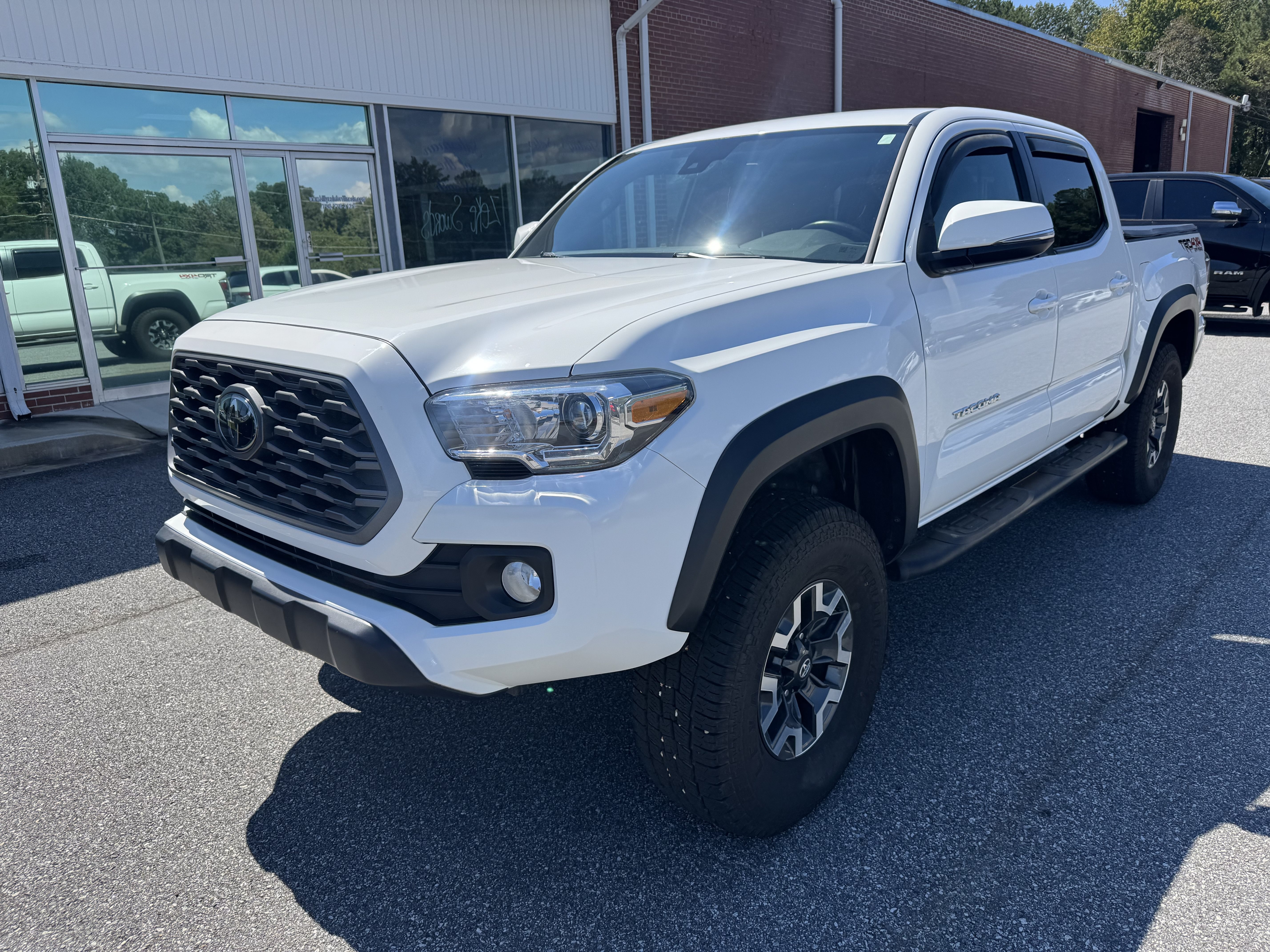 Used 2022 Toyota Tacoma TRD Off-Road AWD/4WD image 5
