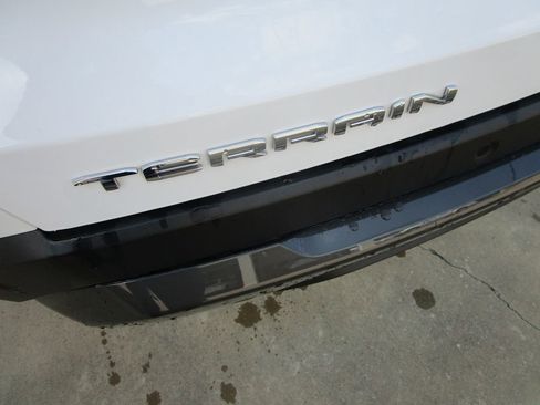 Used 2026 GMC Terrain Elevation w/ Elevation Premium Package FWD image 12