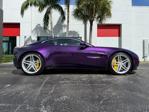 Used 2025 Aston Martin V8 Vantage Coupe RWD image 2