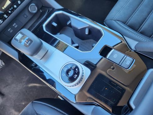 New 2025 Mitsubishi Outlander SE image 16