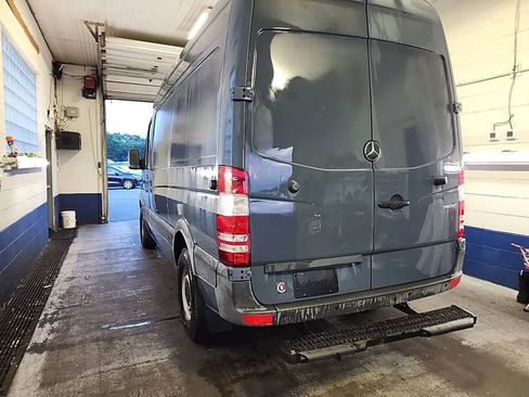 Used 2018 Mercedes-Benz Sprinter 2500 image 4