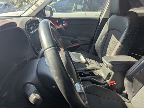 Certified 2023 Kia Soul GT-Line image 7