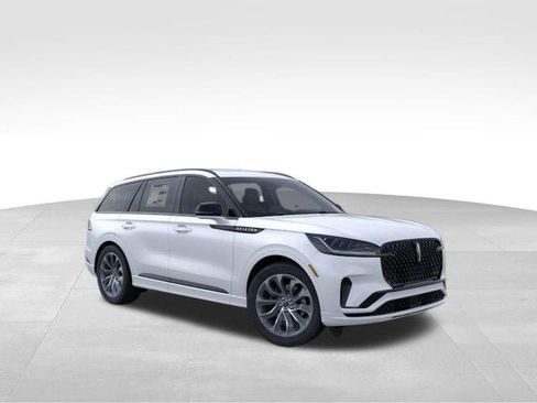 New 2026 Lincoln Aviator AWD w/ Jet Appearance Package image 36