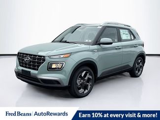 New 2025 Hyundai Venue SEL video 3