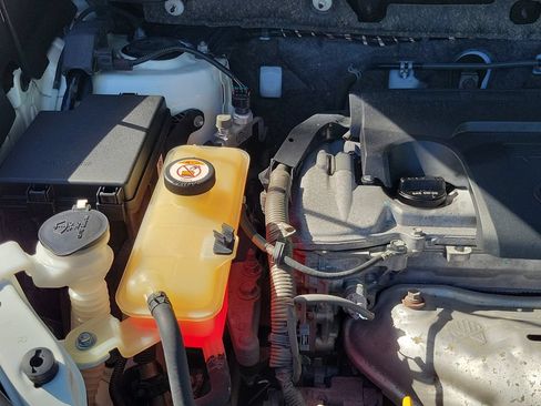 Used 2018 Toyota RAV4 XLE FWD image 40