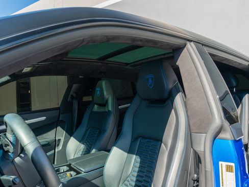 Used 2021 Lamborghini Urus image 11