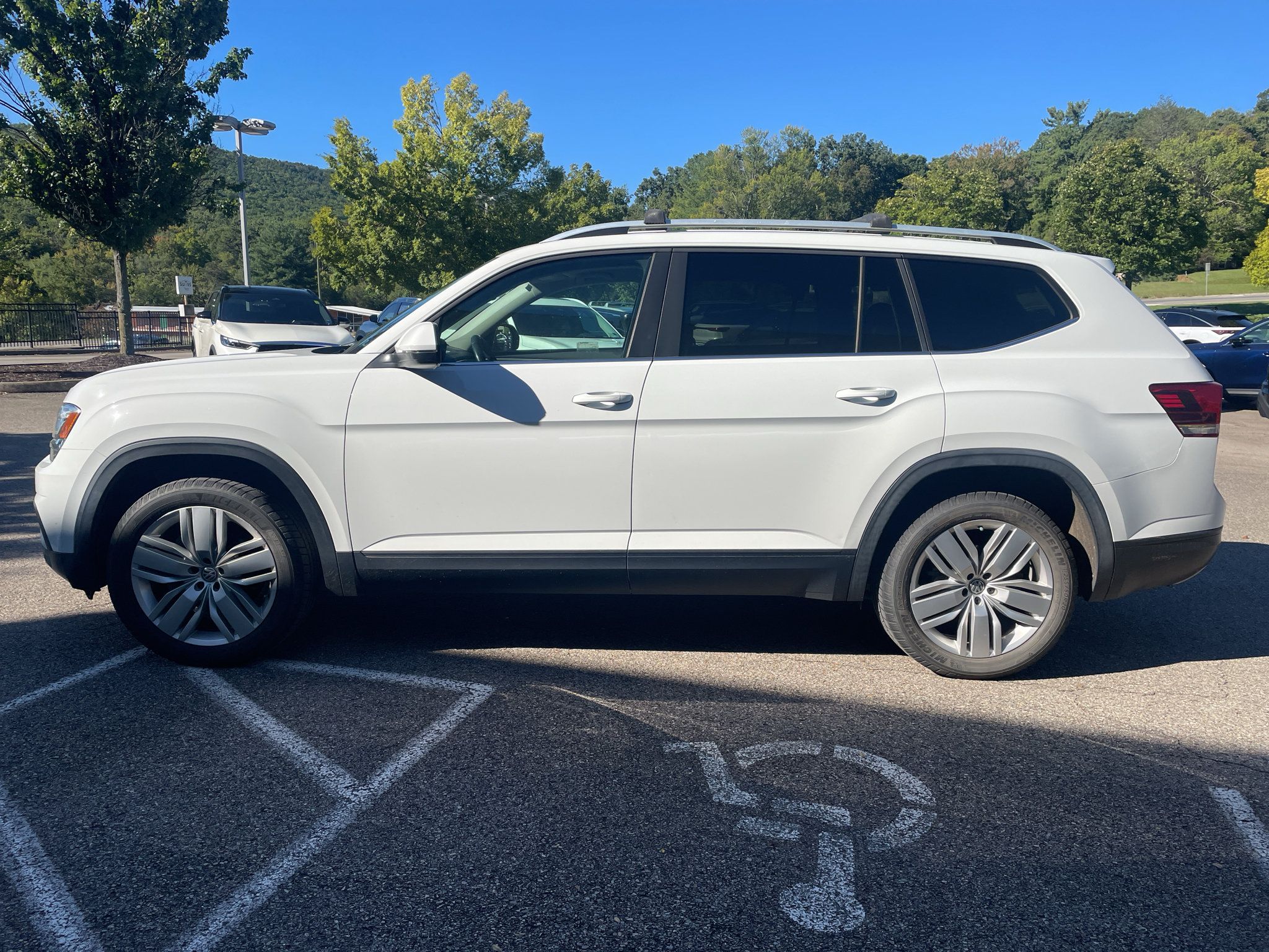 Used 2019 Volkswagen Atlas SE w/ Towing Package FWD image 6