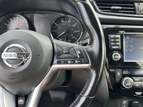 Used 2017 Nissan Rogue SV w/ SV Premium Package FWD image 33