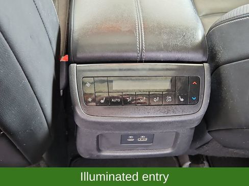 Used 2022 Nissan Pathfinder SL w/ SL Premium Package FWD image 32