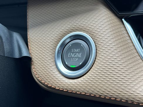 New 2025 Chevrolet Equinox ACTIV w/ Safety and Technology Package image 23