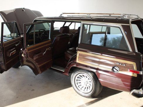 Used 1989 Jeep Grand Wagoneer image 51