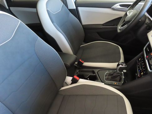 New 2026 Volkswagen Taos SE FWD image 27