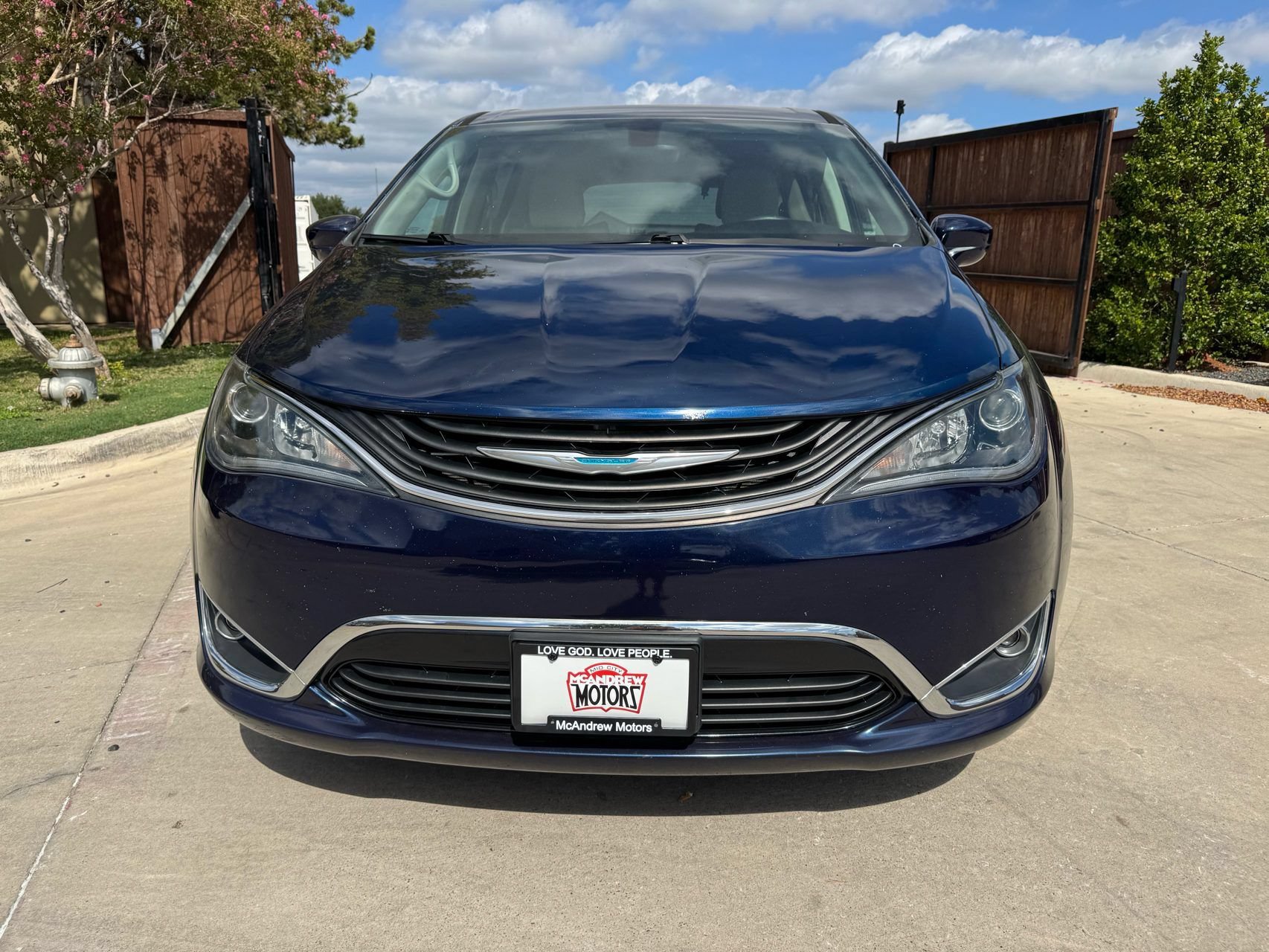 Used 2018 Chrysler Pacifica Touring Plus FWD image 1