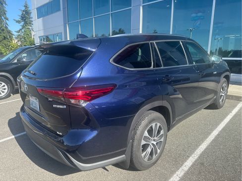 Used 2020 Toyota Highlander XLE AWD/4WD image 10