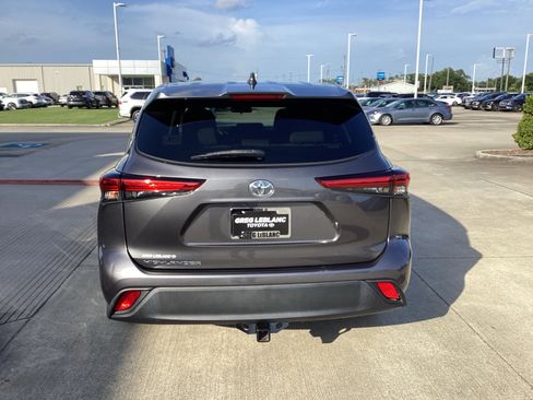 Used 2023 Toyota Highlander L FWD image 6