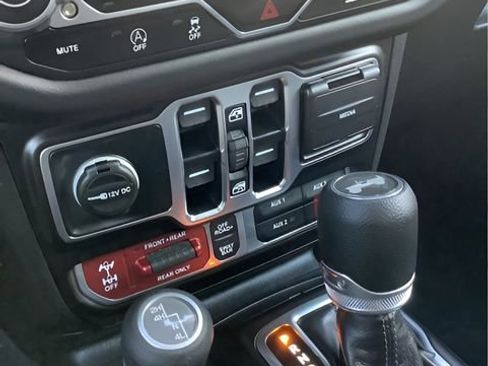 Certified 2025 Jeep Wrangler Unlimited Rubicon image 22