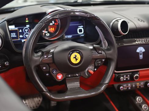 Used 2020 Ferrari Portofino image 27