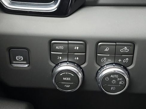 New 2026 GMC Sierra 2500 Denali w/ Denali Reserve Package AWD/4WD image 30